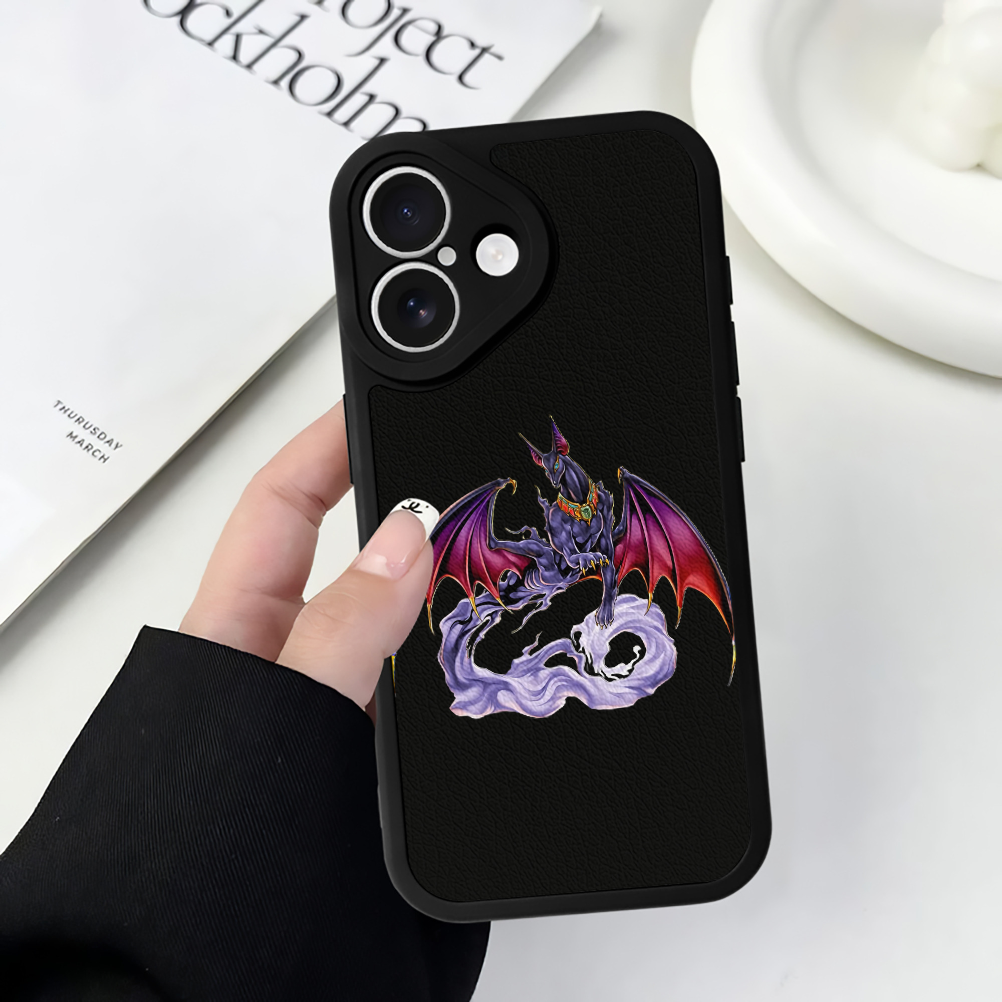 （画像用） 遊☆戯☆王 Yu-Gi-Oh! 【iPhone 16シリーズ対応】シリコンスマホケース（レザー調） 材質：シリコン